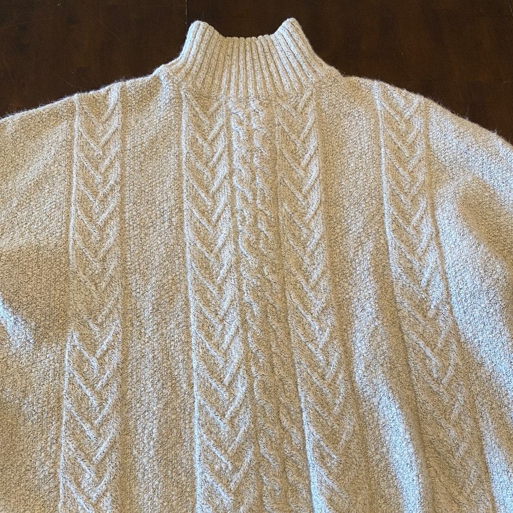 John & Jenn Chunky Gray Knit Sweater Size Large - Super soft